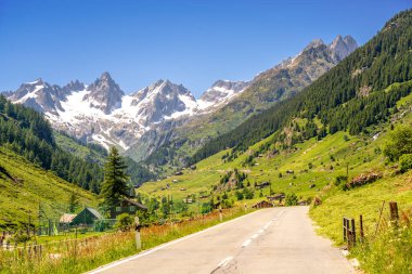 İsviçre 'de Sustenpass Caddesi 