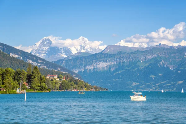 Jezioro Thun Widokiem Eiger Mnch Jungfrau Szwajcaria — Zdjęcie stockowe