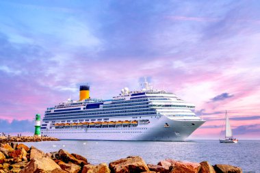 Warnemnde Limanı 'ndaki yolcu gemisinde. 