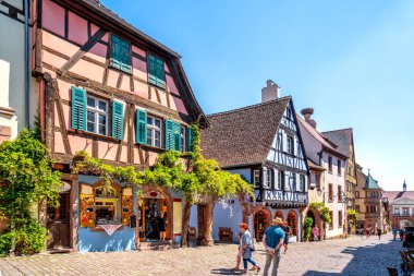 Tarihi şehir Riquewihr, Alsace, Fransa 