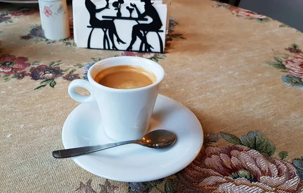 Tasse Aromatischer Köstlicher Schwarzer Kaffee Wird Morgens Zum Frühstück Zubereitet — Stockfoto