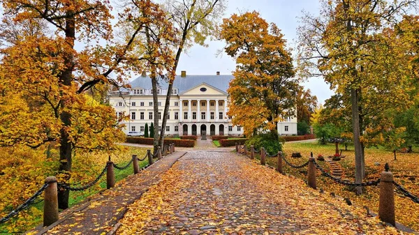 Historisch Schönes Herrenhaus Lettischen Dorf Kazdanga Herbst 2021 — Stockfoto