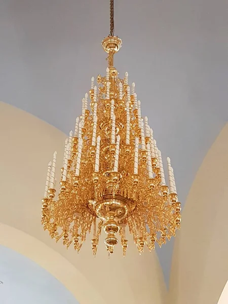 Huge Yellow Chandelier Many White Candles Dome — стоковое фото