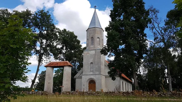Iglesia Luterana Muy Antigua Pueblo Letón Renda Mayo 2020 —  Fotos de Stock