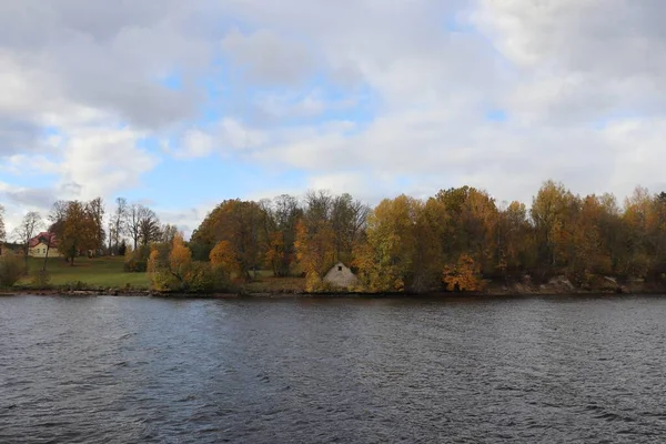 Panorama Autre Côté Rivière Rive Opposée Avec Des Arbres Automne — Photo