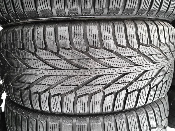 Neumáticos Nuevos Apilados Uno Encima Del Otro Para Venta —  Fotos de Stock