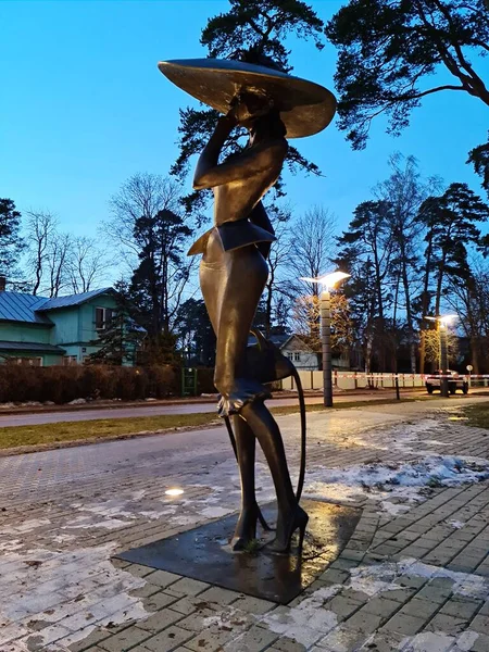 Figura Bronce Joven Dama Ciudad Letona Jurmala Después Puesta Del — Foto de Stock