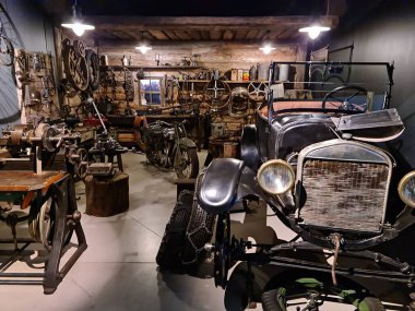 26 Ocak 2022 'de Letonya' nın başkenti Riga 'daki Motor Müzesi' nde yeniden inşa edilen atölye.