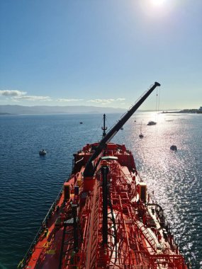 Geminin vincinin patlaması iskele tarafındaki ana gaz tankerinin güvertesinde gerçekleşti..