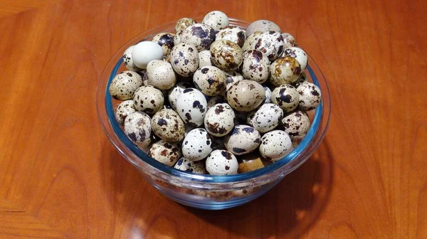 Куриные Перепелиные Яйца Традиция Людей Праздновать Пасху — стоковое фото