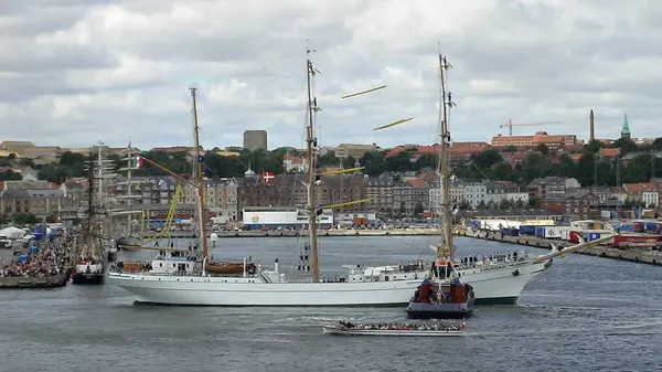 Navios Vela Grandes Pequenos Iates Porto Dinamarquês Aarhus Julho 2007 — Fotografia de Stock