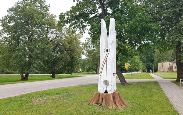 Large White Clothespin Exhibit Installed Park Latvian Town Jaunpils July — Stockfoto