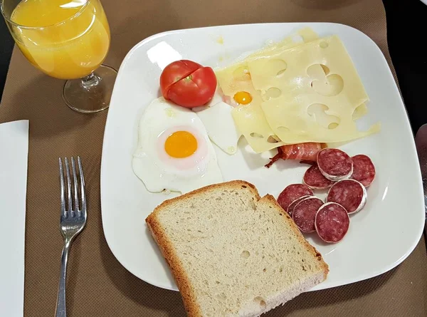 Breakfast Cheese Fried Egg Salami Tomato White Bread Orange Juice — Stock Fotó