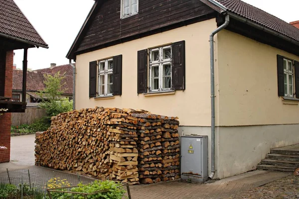 Lumbered Chopped Firewood Winter Piled Stacks Hut Kuldiga Latvia May — Foto de Stock