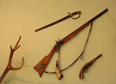 Munchausen Müzesi 'nin odalarında ilginç ve alışılmadık bir iç mekan. Saulkrasti. - Letonya. 4 Mayıs 2019