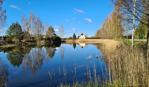 House Bank Reservoir Its Reflection Smooth Surface Latvian Village Vecumnieki — Stock Photo, Image