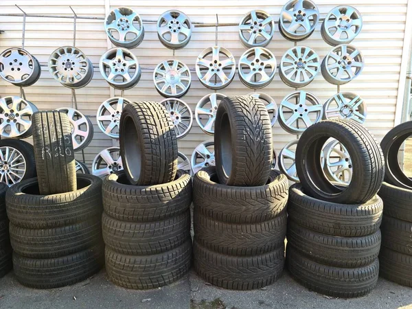 Neumáticos Automóviles Nuevos Que Utilizan Para Varios Turismos —  Fotos de Stock