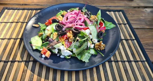 Vegetáriánus Saláta Dióval Ízletes Egészséges Ebédre Elkészítve — Stock Fotó