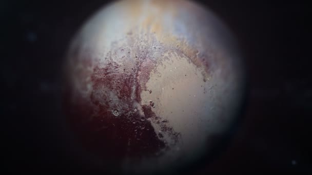 Konsep kosmos. Terbang di atas planet Pluto — Stok Video