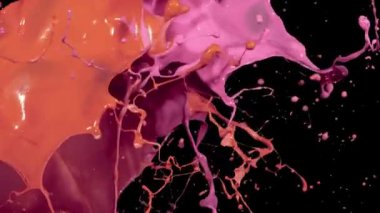 Makro fotoğrafçılıkta turuncu ve pembe boya damlaları.