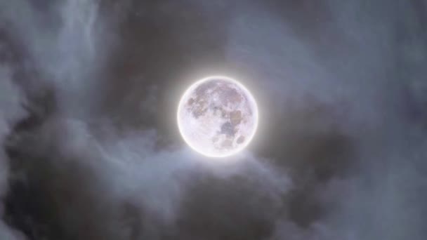 Bague lunaire dans un ciel nuageux mouvant nuit avec paysage marin — Video