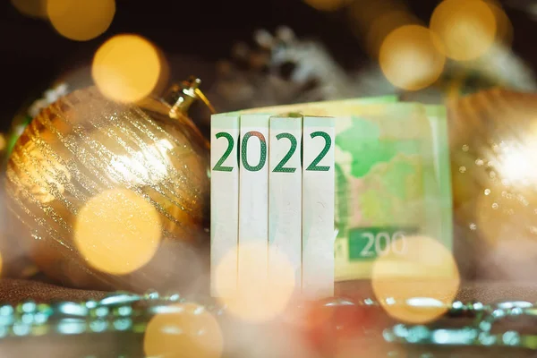 2022 yılbaşı süslemeleri ile birlikte para