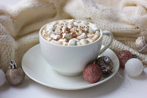 Tazza Bianca Con Cioccolata Calda Con Marshmallow Natale Capodanno Sfondo — Foto Stock