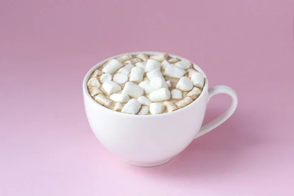 Copo Branco Com Cacau Quente Com Marshmallows Fundo Rosa Caneca — Fotografia de Stock