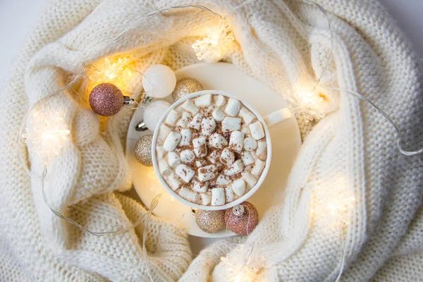 Copa Blanca Con Cacao Caliente Con Malvaviscos Fondo Navidad Año — Foto de Stock