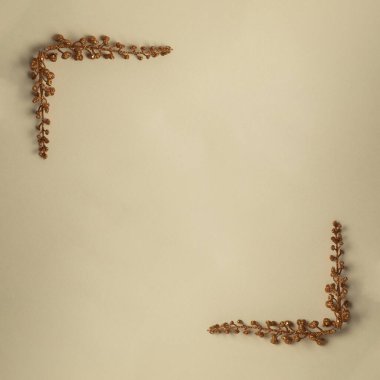 Parlak çiçek dekorasyonundan yapılmış çerçeve. Harika bir fikir. sarı ve kahverengi arkaplan.