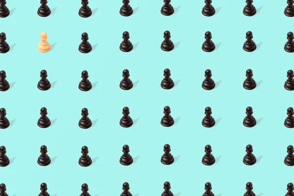 Trendy Mint Pattern Made Black Pawns One Different White Pawn — Stock Photo, Image