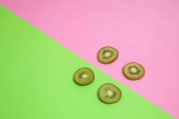 Fatias Kiwi Fundo Rosa Verde Alimentos Saudáveis — Fotografia de Stock