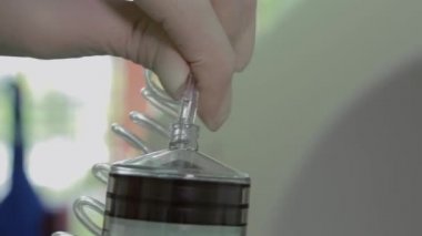 MRI Manyetik Rezonans Görüntüleme. Tıbbi eldivenli eller. Prosedür