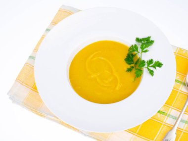 Kalın kabak kremalı beyaz tabak. Stüdyo Fotoğrafı