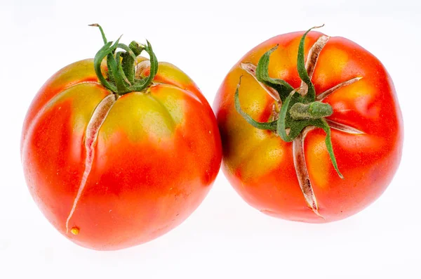 Δύο Ώριμες Κόκκινες Ντομάτες Ραγισμένο Δέρμα Φωτογραφία Στούντιο — Φωτογραφία Αρχείου