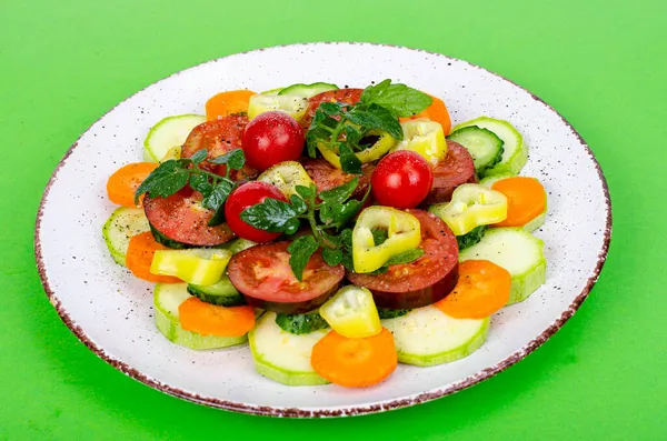 Gesundes Essen Teller Mit Gehacktem Frischem Gemüse Auf Hellem Hintergrund — Stockfoto