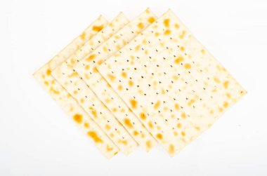 Geleneksel Yahudi koşer matzosu. Pesah kutlama konsepti. Fotoğraf.