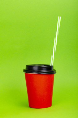 İçkiler için kırmızı karton cam. Stüdyo Fotoğrafı