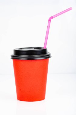 İçkiler için kırmızı karton cam. Stüdyo Fotoğrafı