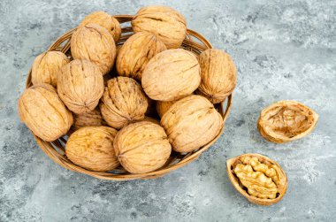 Soyulmamış ceviz, arka plan, doku. Fotoğraf.