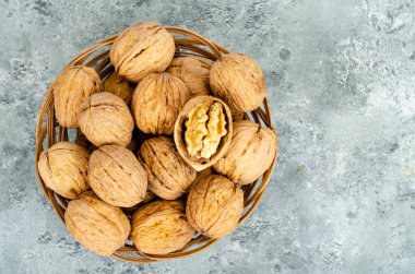 Soyulmamış ceviz, arka plan, doku. Fotoğraf.