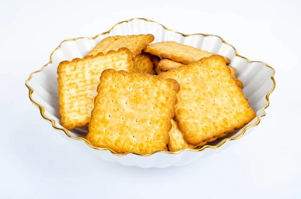 极简主义者堆放美味的饼干 白色背景的咸饼干饼干饼干 — 图库照片