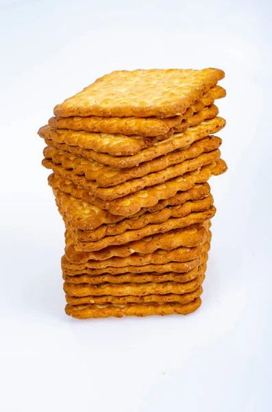 Minimalistische Stapel Heerlijke Koekjes Zoute Koekjes Cracker Witte Achtergrond Foto — Stockfoto