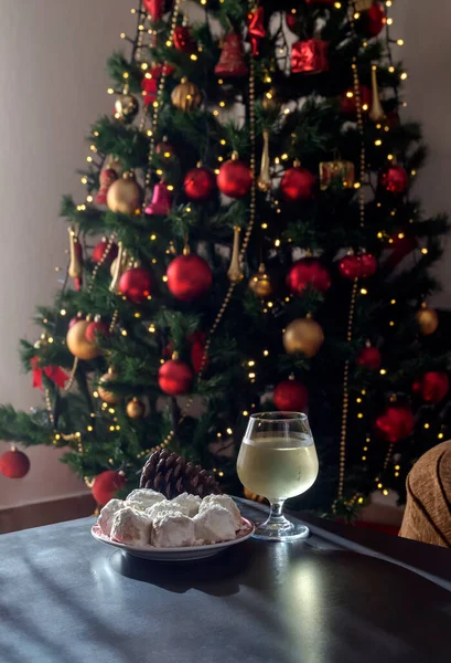 Nieuwjaar Kerstcompositie Nationale Kerst Griekse Koekjes Kourabiedes Een Glas Champagne — Stockfoto