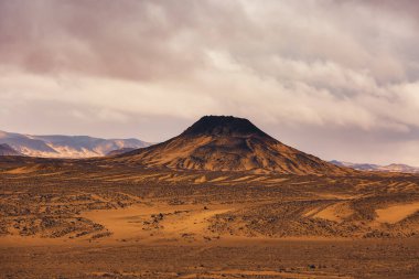 Sunset 'te Siyah ve Beyaz Çöl. Baharya. Mısır