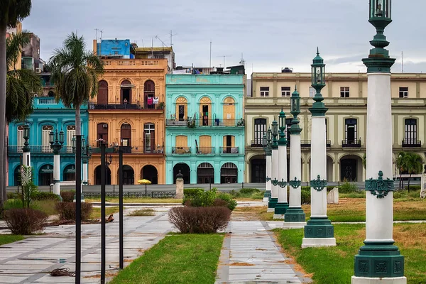 Renkli Binalar Paseo Del Prado Şehir Havana Küba Üzerinde Tarihi — Stok fotoğraf