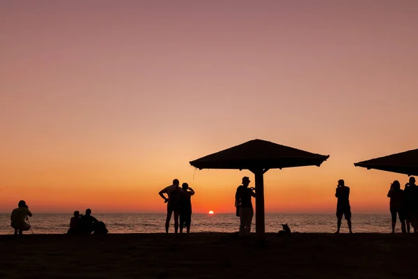 Silhouettes People Sunset People Meet Sunset — Foto de Stock