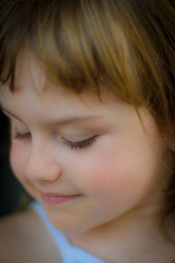 Carina Fabbrini, 3 yaşında poz veriyor.