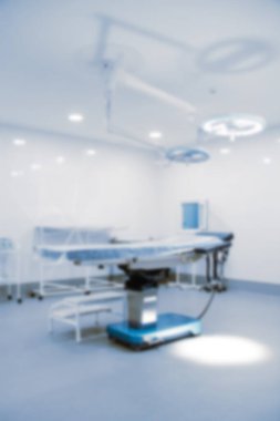 Bulanık boş ameliyathane ve hastanede modern ekipman. Mavi tonda cerrahi acil hasta için tıbbi cihaz. Hayat boyu tıbbi tedavi kavramını kurtarın.