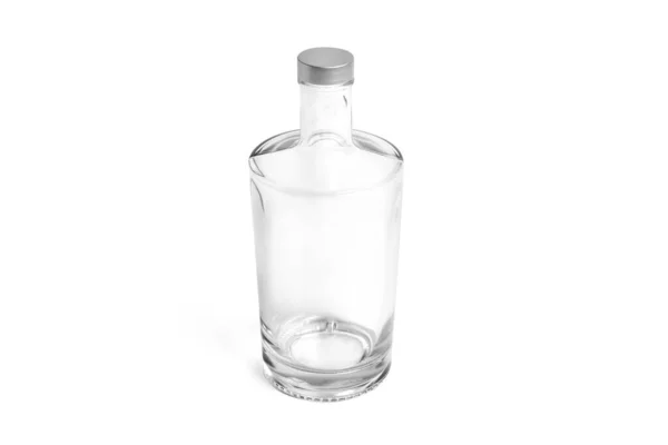 Carafe en verre vide isolée sur fond blanc. Vue latérale de la bouteille avec liquide transparent. Pitcher et tasse en verre avec de l'eau naturelle. Vide cruche ou pichet — Photo